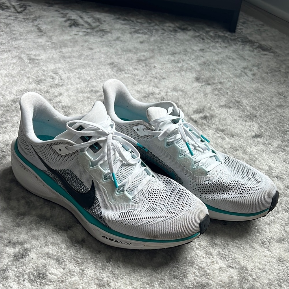 Nike White and Blue Athletic Shoes with Cushioned Comfort